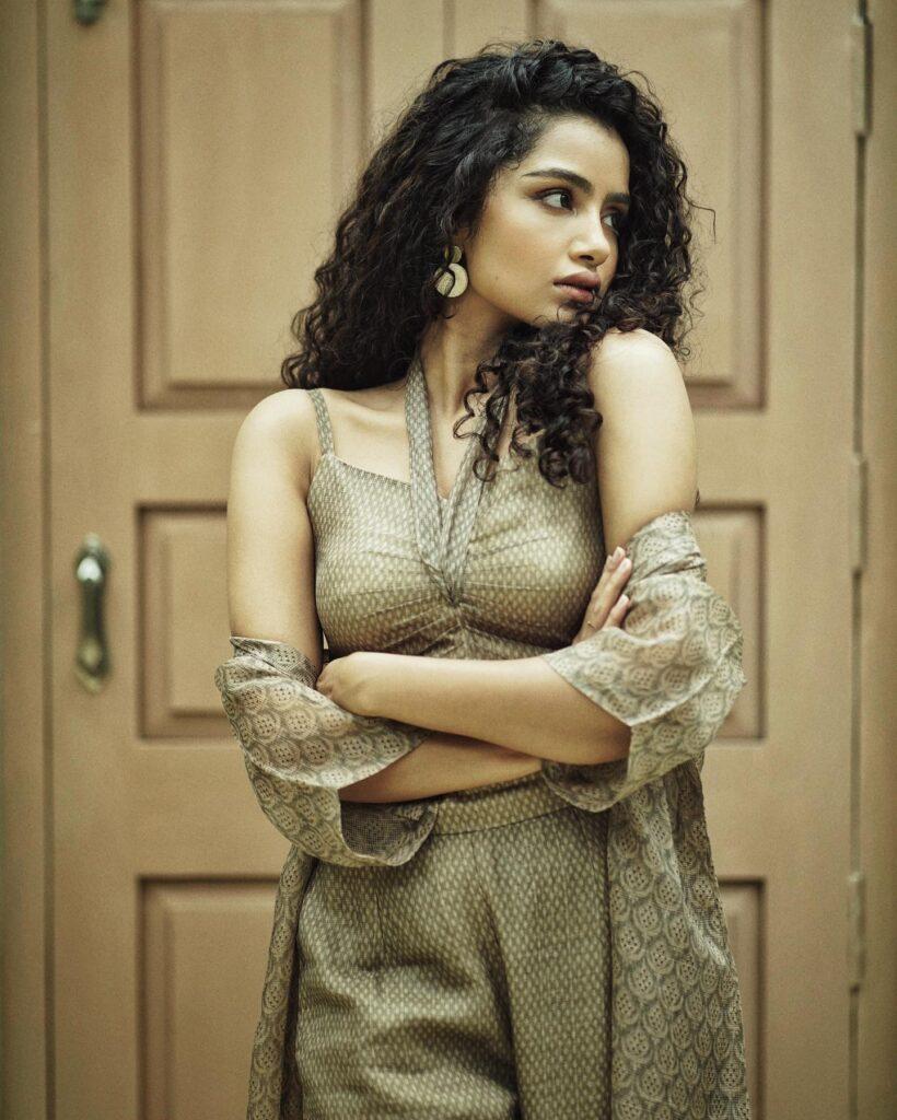 Anupama Parameswaran Hot