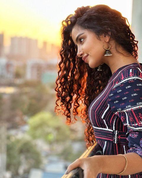 Anupama Parameswaran Hot